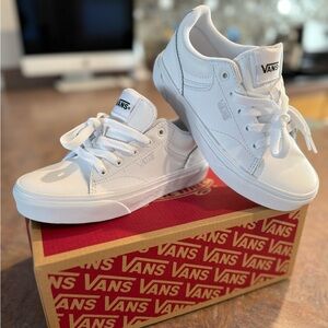 **NWT** Vans Seldan Sneaker - Kids'